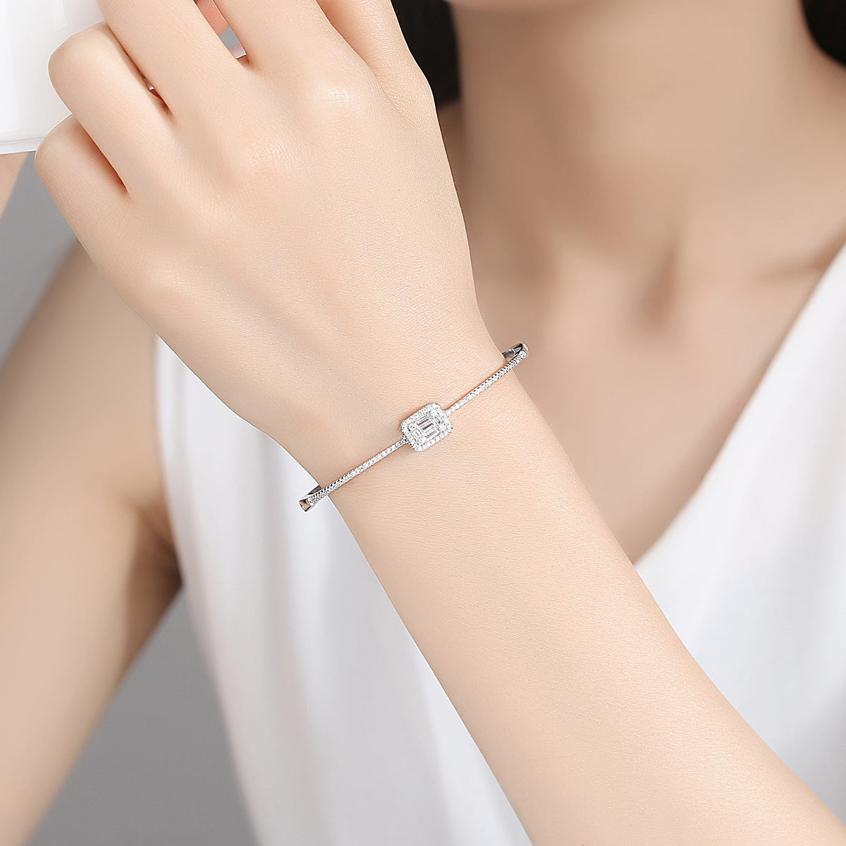 Noe 14K Gold Plated Bangle - Jera Paris Jewelry