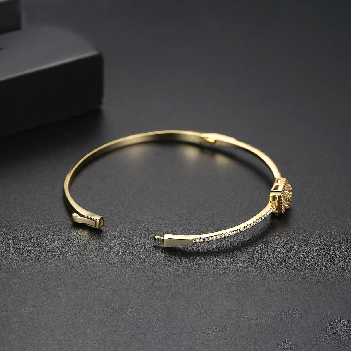 Noe 14K Gold Plated Bangle - Jera Paris Jewelry
