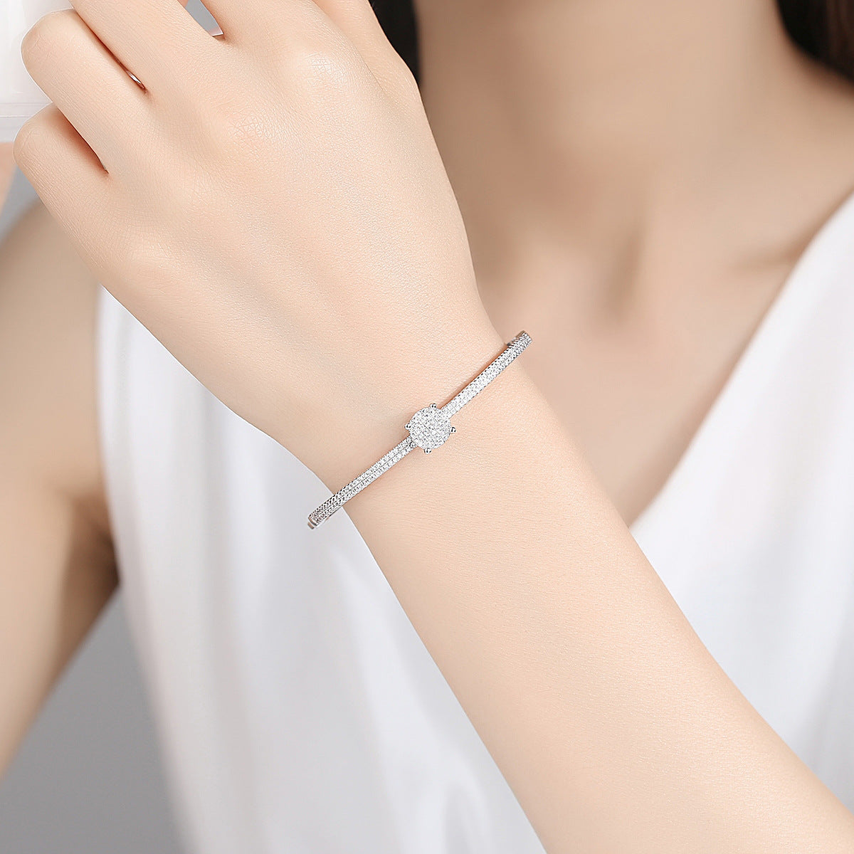 Anne 14K Gold Plated Bangle - Jera Paris Jewelry