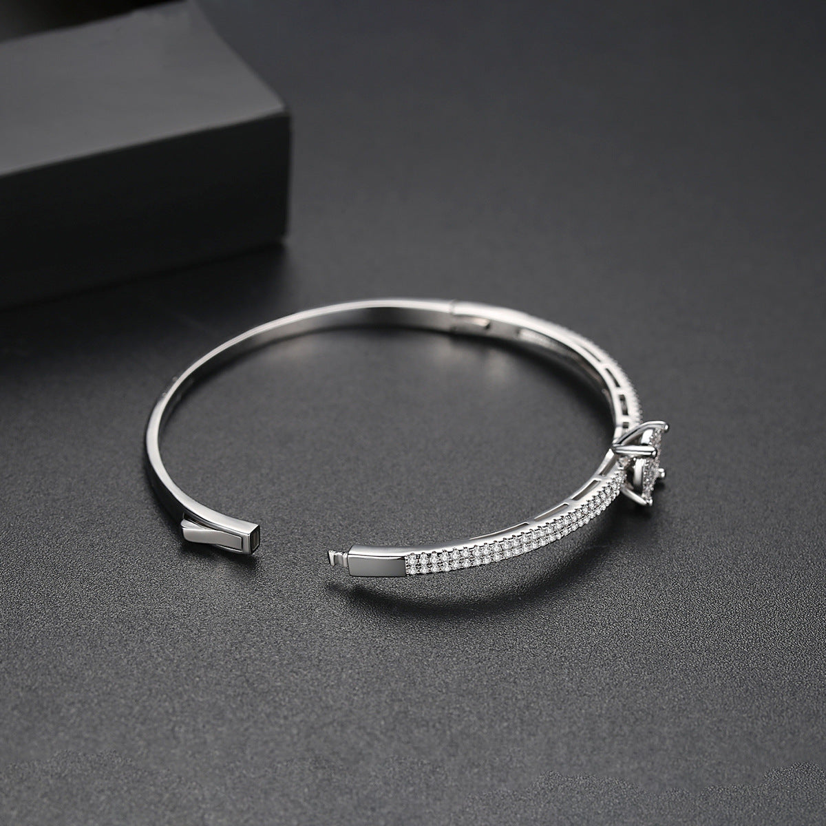 Anne 14K Gold Plated Bangle - Jera Paris Jewelry