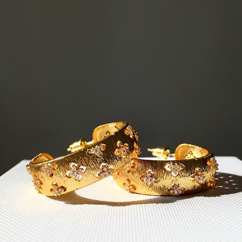 Vintage Chic Golden Hoop Earrings - Jera Paris Jewelry