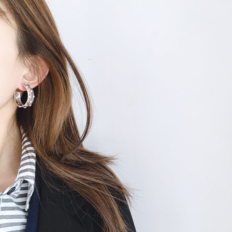 Vintage Chic Golden Hoop Earrings - Jera Paris Jewelry